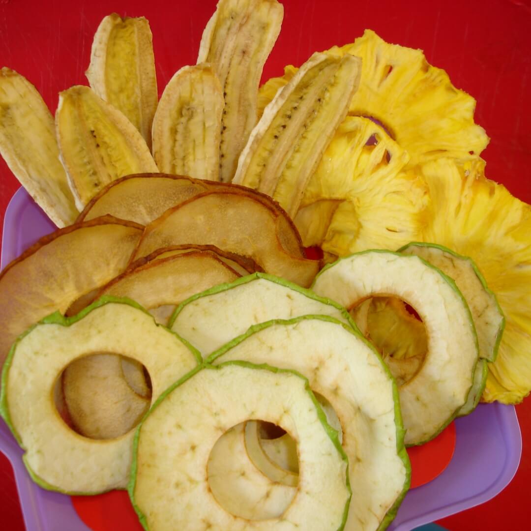 Dehydrating Fruit, How to dry 6 fruits for snacking and storing.