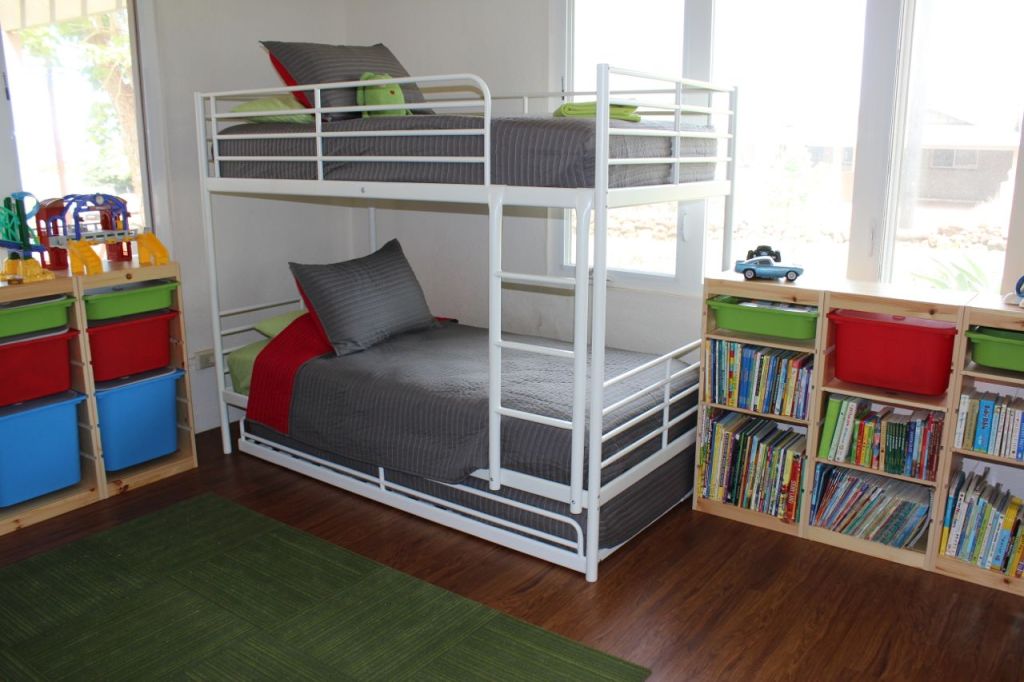 2 sets of bunk beds in one room