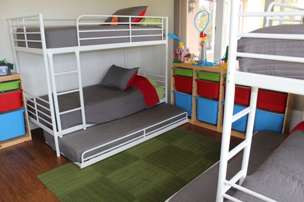 2 sets of bunk beds in one room